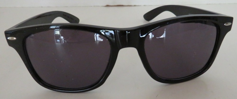 WHIMSICAL VACATIONS SUNGLASSES - Black Frames - New
