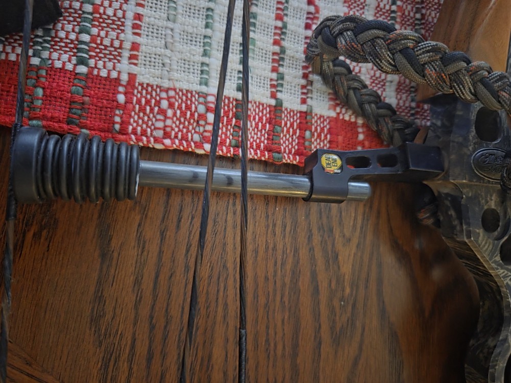 Matthews Q2 Compound Bow. Solo Cam Real Tree Color