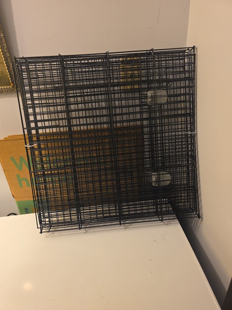 Full Cheeks Simple & Spacious Home, Rabbit or Guinea Pig Habitat **MISSING LINER