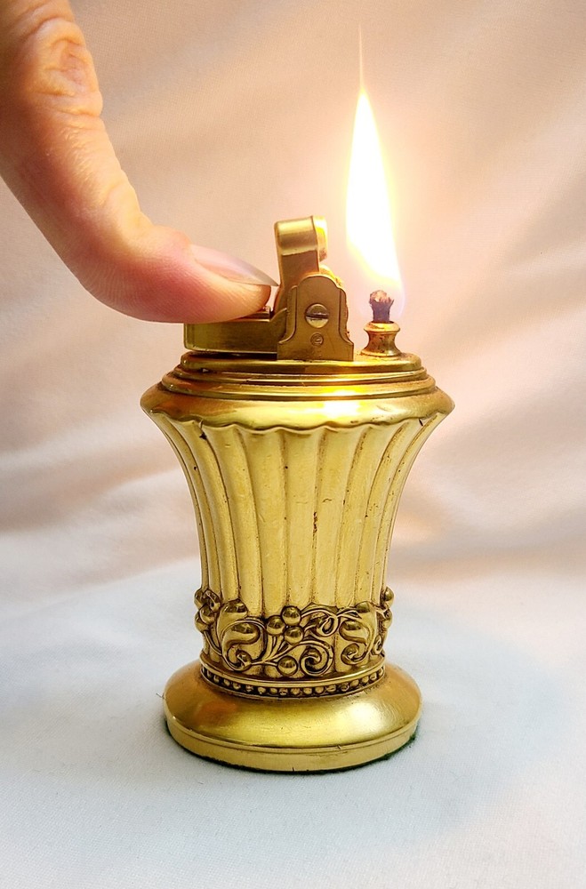 Vintage Gold  Plate Ronson  "NEPORT  " Table Lighter Working Condition