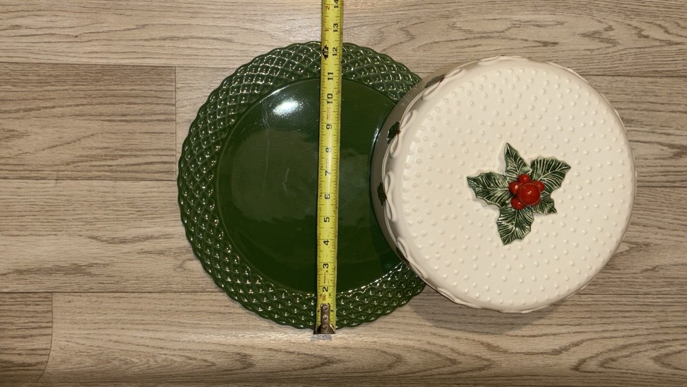 Holly Berry Vanilla Cake Stand