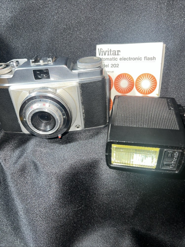 Vintage Vivitar Automatic Electronic Flash Camera Model 202
