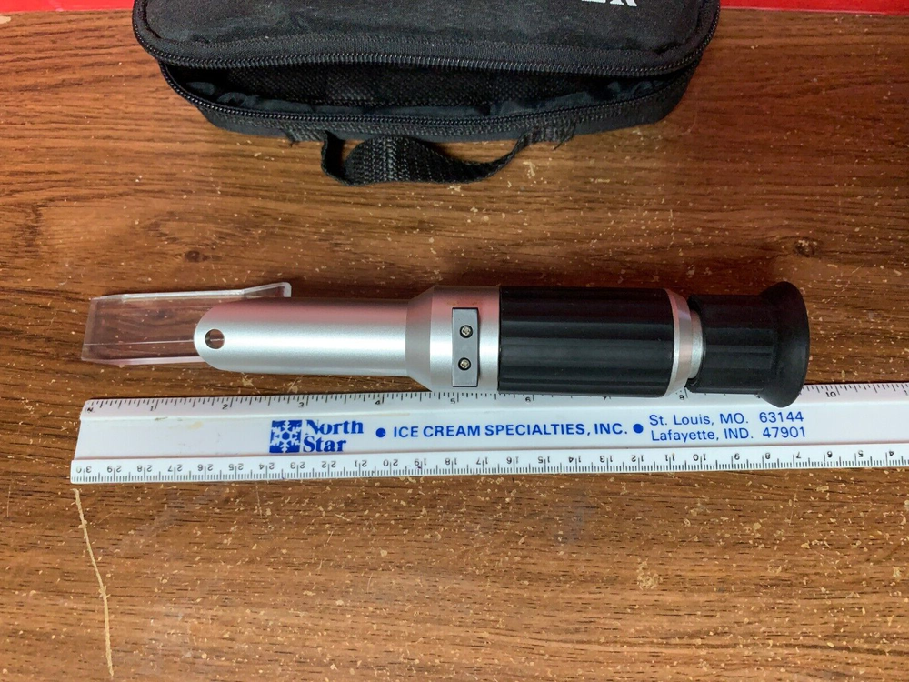 Portable Refractometer With Case And Assesories