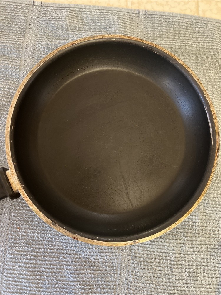 Wear Ever 10” Frying Pan