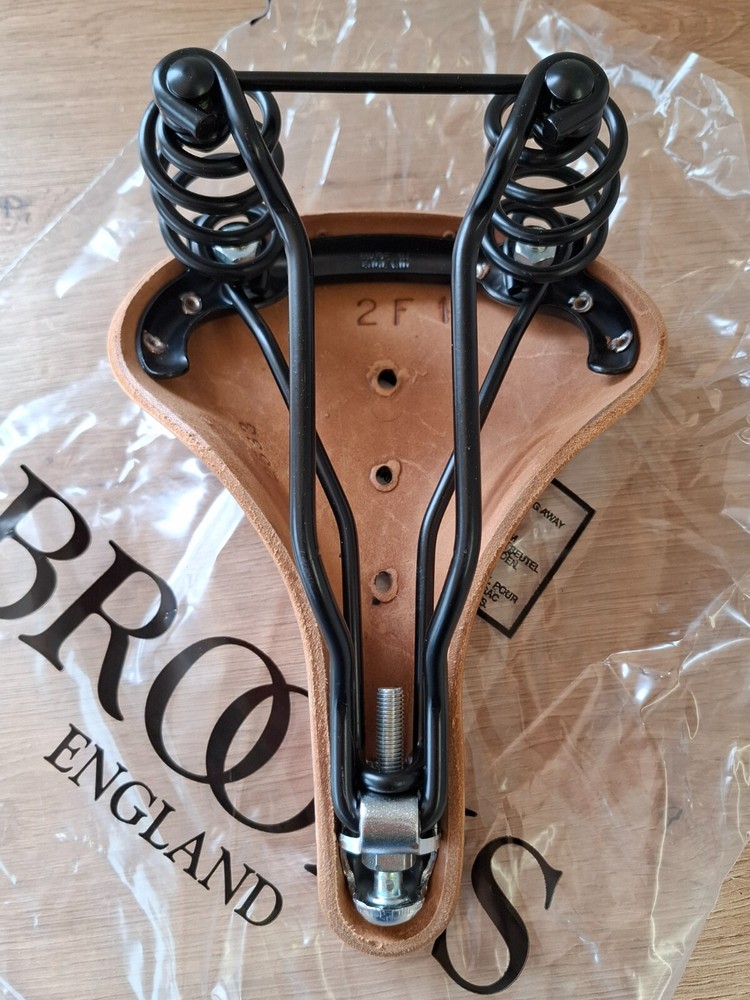 Brooks Flyer Saddle S – Classic Leather Sprung Saddle – NEW