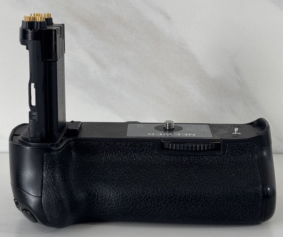 Neewer Battery Grip for Canon 5D Mark IV (BG-E20 Replacement)
