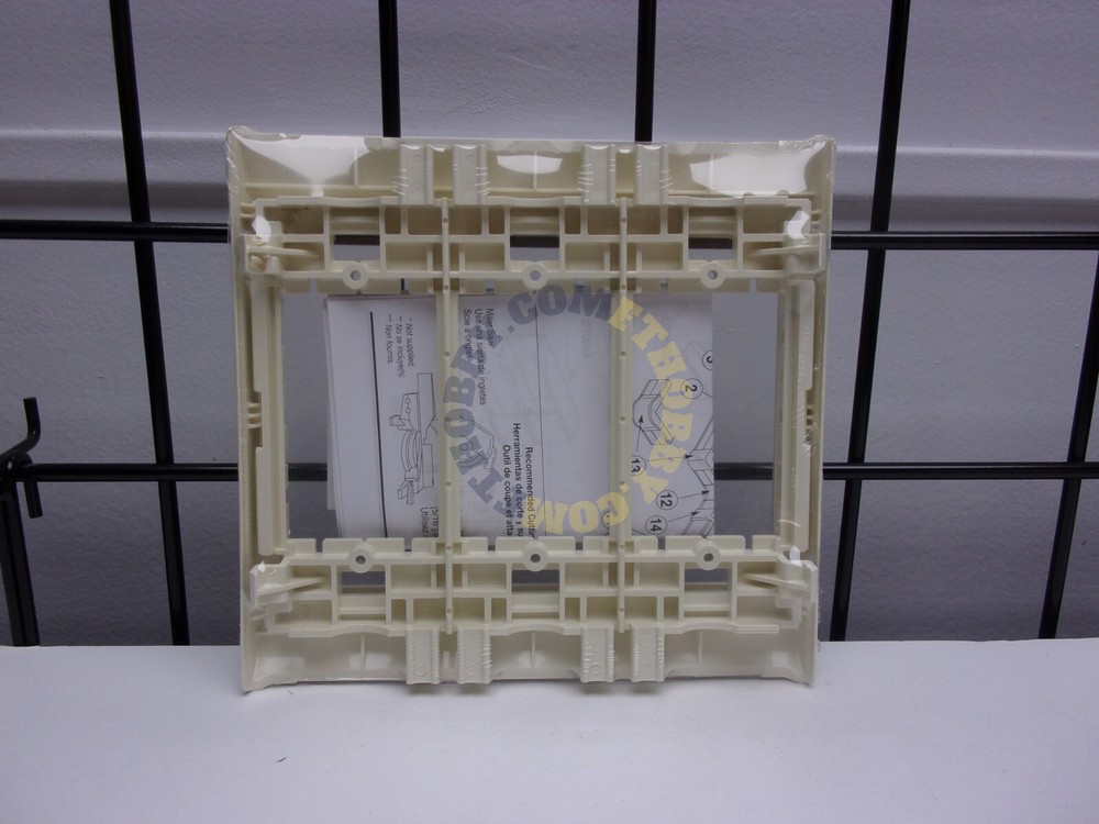 Device Inline Bracket, 5500 Series Raceway, Ivory