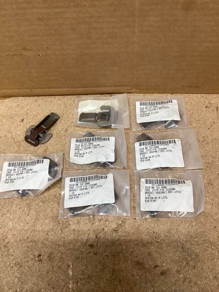 bracket assmy.box latch 2510-00-722-6908(8-EACH)
