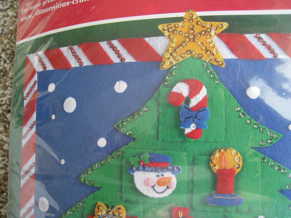 Dimensions Felt Applique ADVENT CALENDAR Craft Kit,CHRISTMAS TREE COUNTDOWN,8125