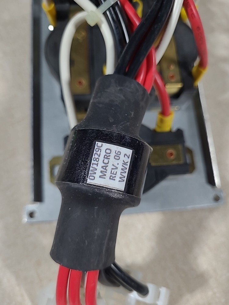 APC AP Back Panel Breaker Output 120 208 240v