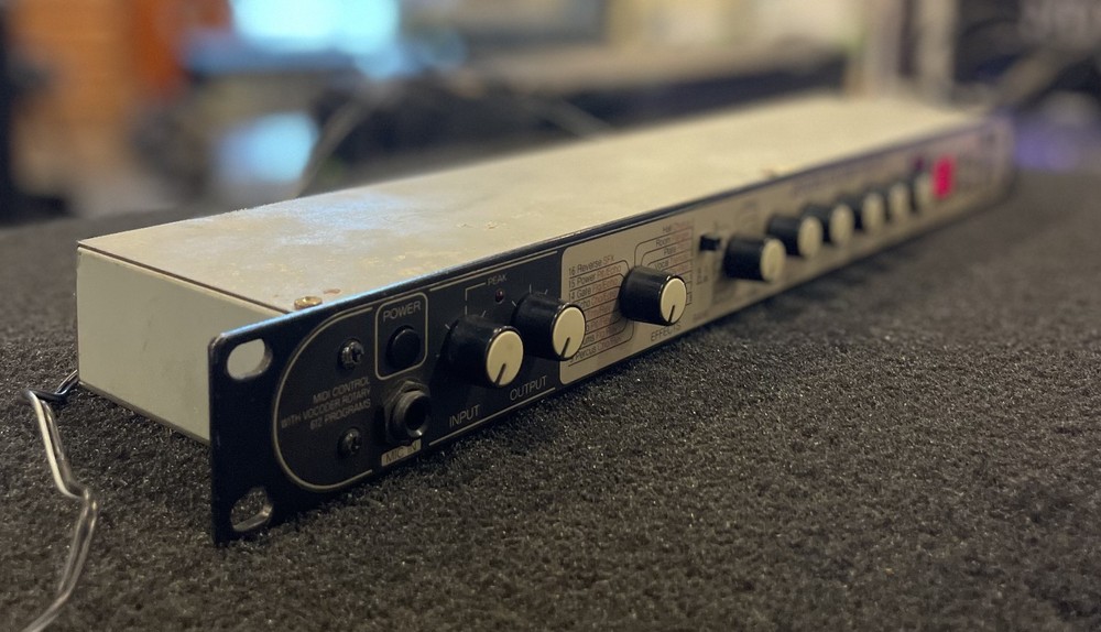 1996 Zoom Studio 1204 Digital Multi Effects Processor Silver w/ Power Cable