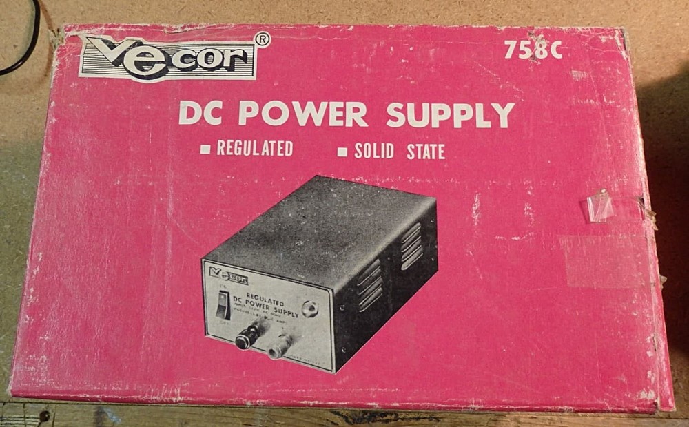 Vecor Model 758C 4 amp, 12VDC solid state, regulated power supply