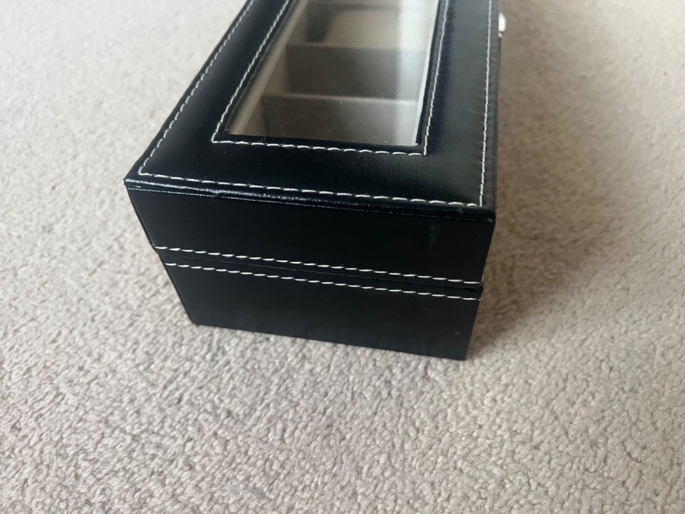 6-Slot Watch Box – 2 cushions missing