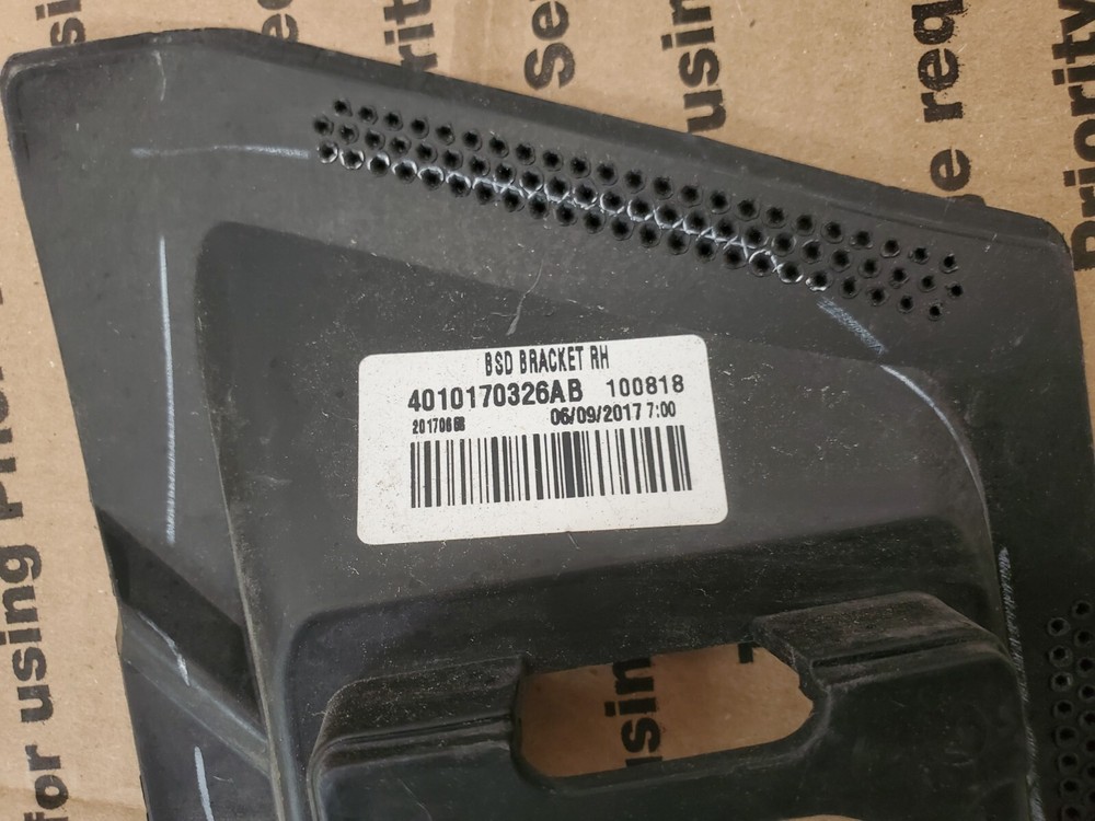 2017-2021 Jeep Compass Blind Spot Object Warning System Sensor BRACKET RH 4L6
