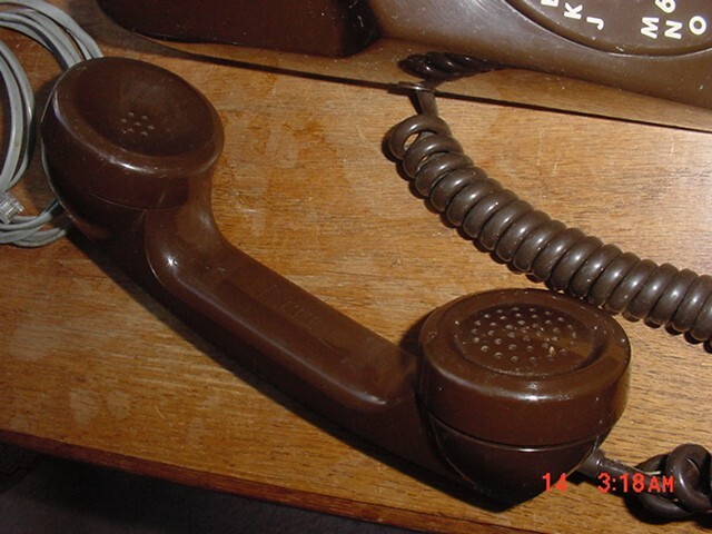 1985 BROWN ITT ROTARY DIAL TELEPHONE