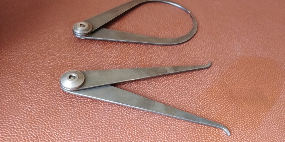 Nice Set of 2 Machinists Fixed Joint Calipers 5" ~ Outside + Inside