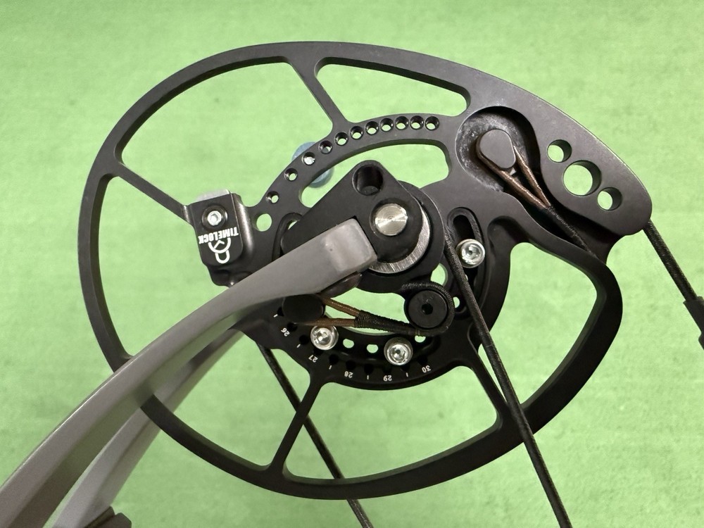 NEW Bowtech Core SR in Smoke Grey Right Hand 70# 25-30" Compound Bow