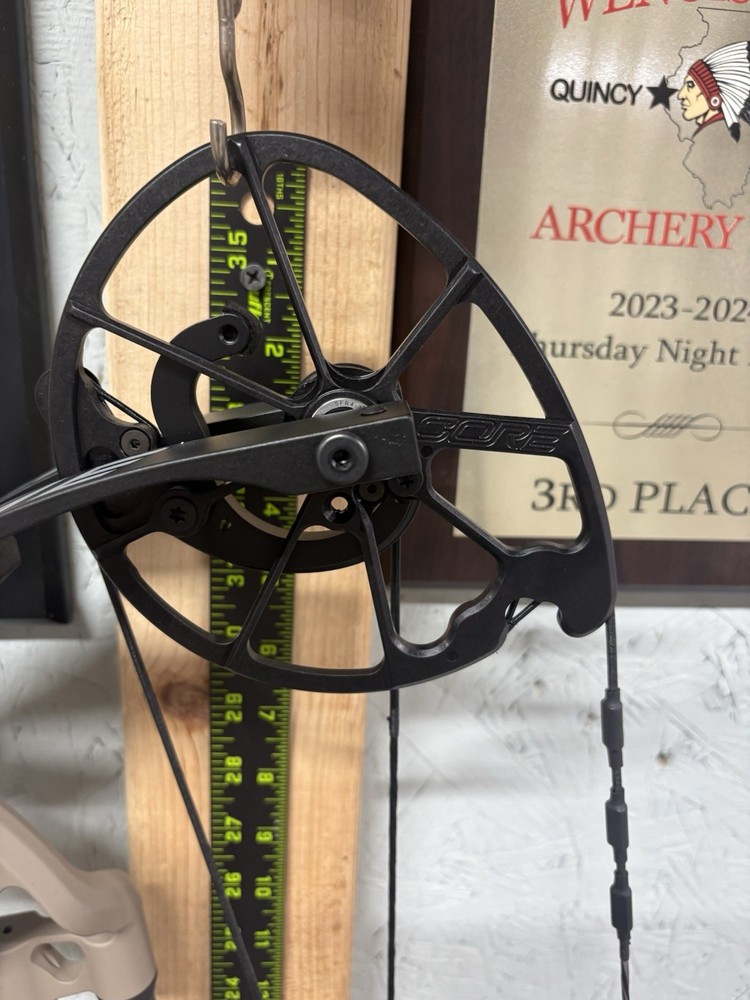 Prime Divide 35/7 Rh 70 Pound Terrain/Black Compound Bow