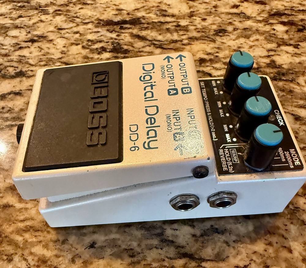 Boss DD-6 Digital Delay Guitar Effect Pedal