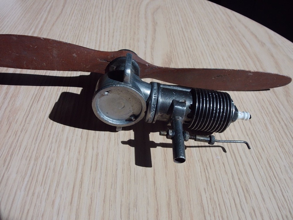 Brown Junior Motor Model Engine Airplane W/ Propeller Compression