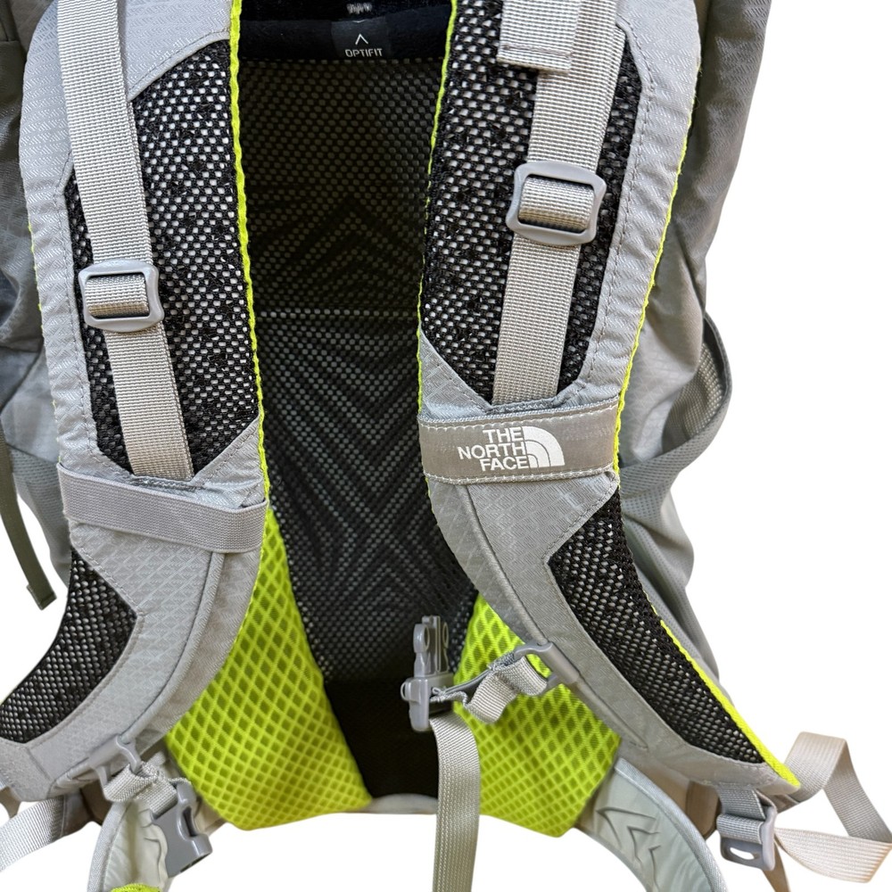 The North Face Banchee 35 Hiking Backpack – Green/Gray