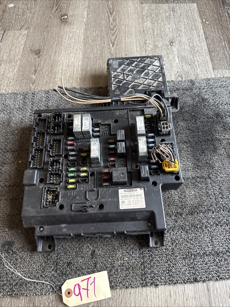 FREIGHTLINER CASCADIA SAM CAB MODULE - P/N: A06-75981-003