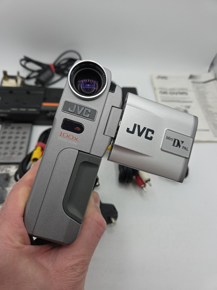 JVC Digital Video Camera GR-DVM5 Mini DV Pal Silver Compact Full Set-up