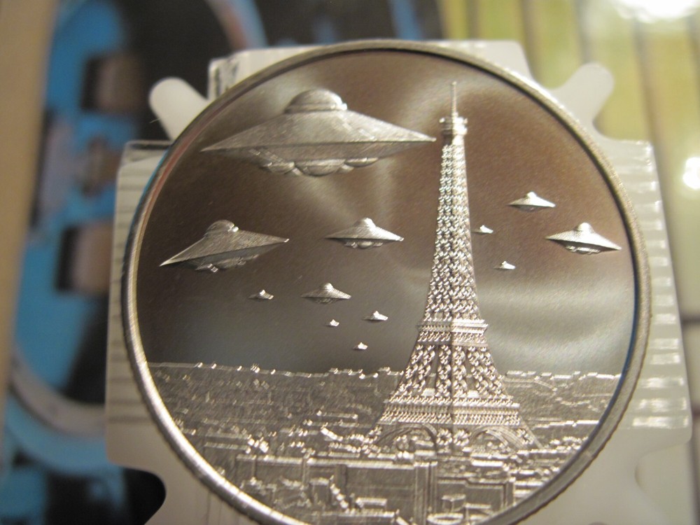 2023 1 OZ UFOs OVER  PARIS .999 FINE SILVER
