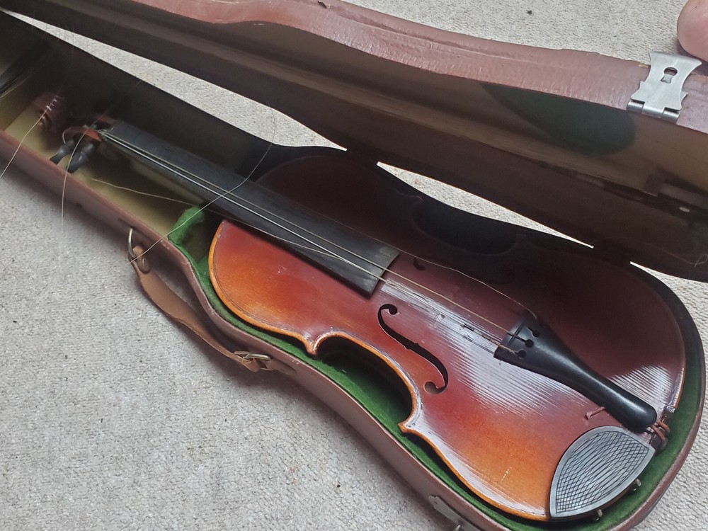 nice  old  3/4 Violin   violon with a loose neck!