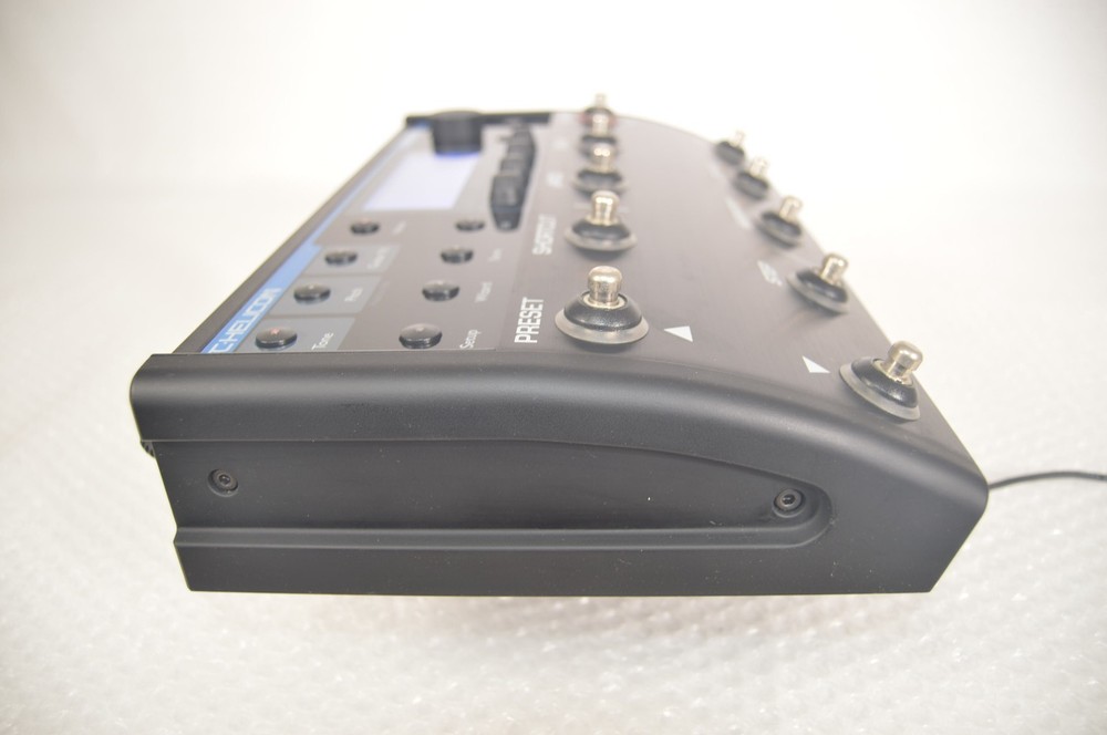 TC-Helicon VoiceLive 2 Vocal Multi-Effects Processor Pedal Effector W/ Manual