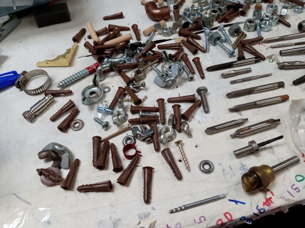 HUGE LOT MISCELLANEOS HARDWARE,ROUTER BITS,TAPPING BITS,NUTS, BOLTS,WASHERS ++++