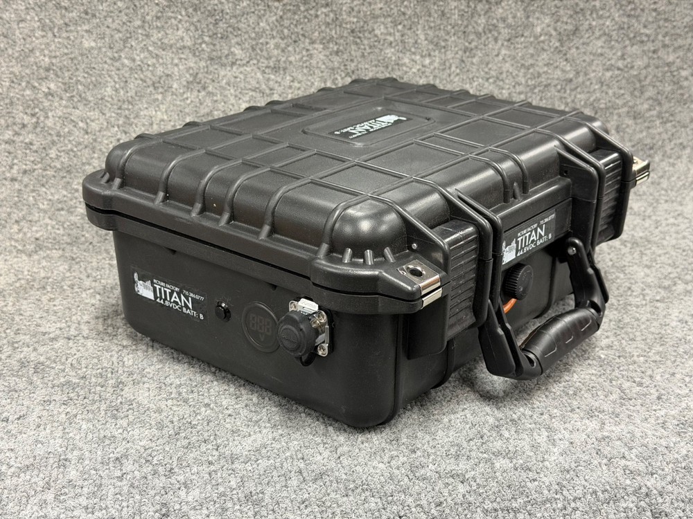 Motocrane Titan, Titan LT battery case