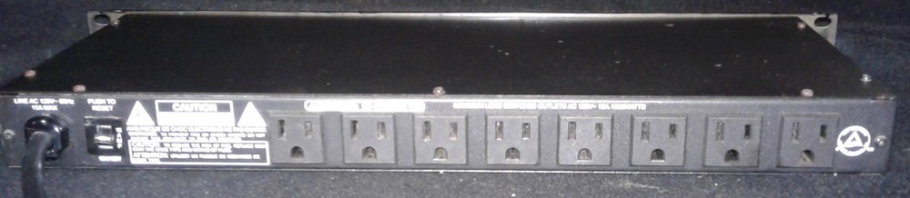 FURMAN MERIT SERIES M-8 POWER CONDITIONER.