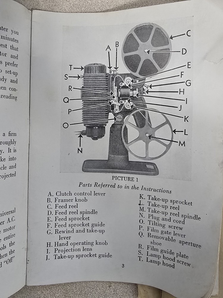 Vintage Revere Eight Model 85 8mm projector w/ Case Light Works