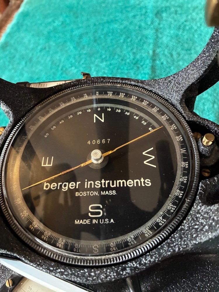 Berger Instruments SN # 40667 optical plumd.. foam fit plastic case .. Pristine