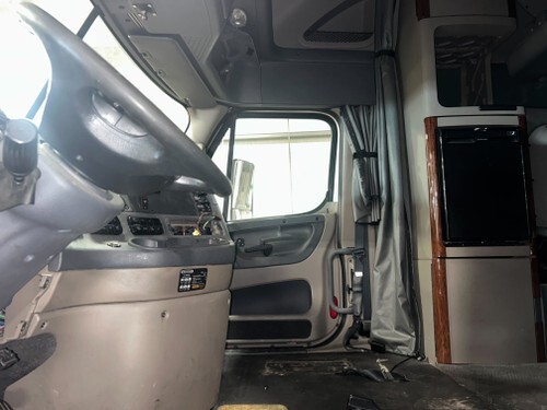 2012 FREIGHTLINER CASCADIA CAB, BR1943-CAB