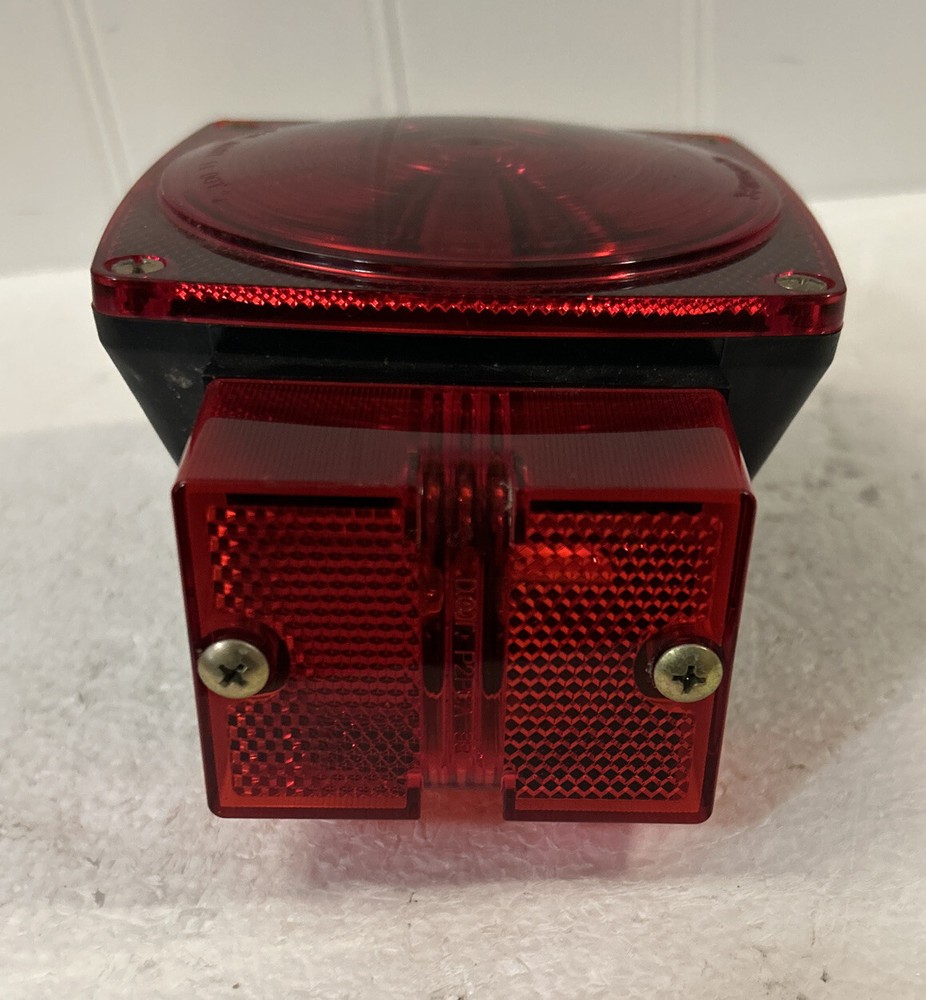 Optronics Inc Universal Taillight Trailer Light Under 80in.-Right Side READ/USED