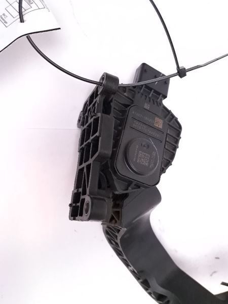 GAS PEDAL FOR CHRYSLER 200 2017