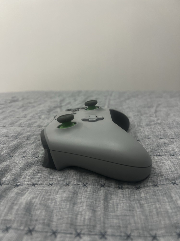 Microsoft Xbox One Black Home Console HDMI with 3 Wireless Controllers Included