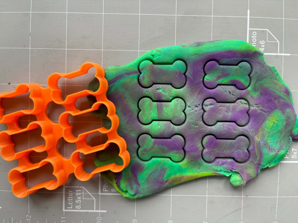 Tiny Dog Bone Multicutter (1.25”x6 bones)