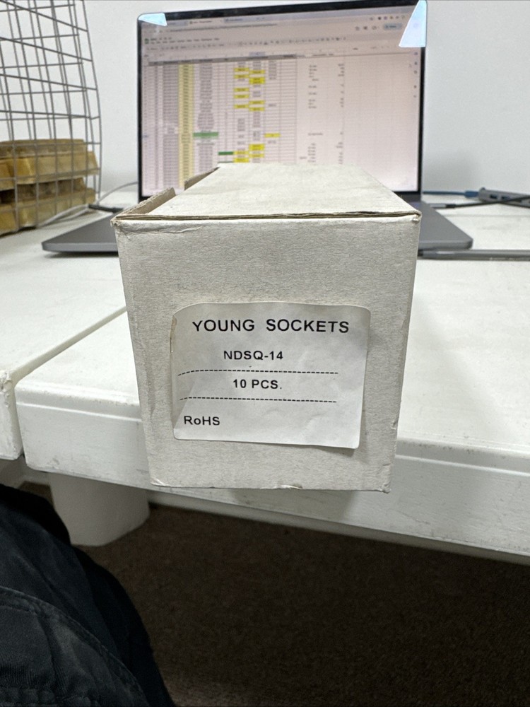 YOUNG NDSQ-14 7AMP 300V RELAY SOCKET