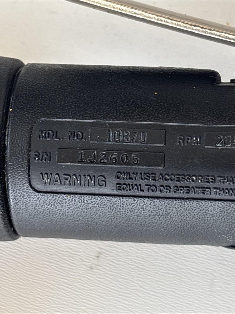 Dynabrade 10870 Pneumatic Finishing Sander