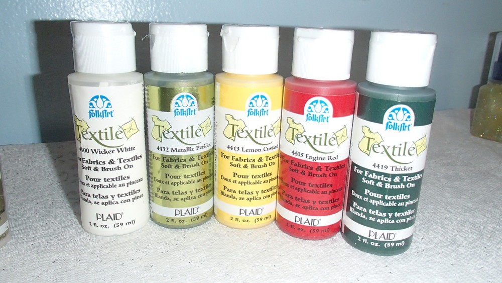 TEXTILE PAINTS BY FOLK ART 'PLAID" WITH 2 BRUSHES