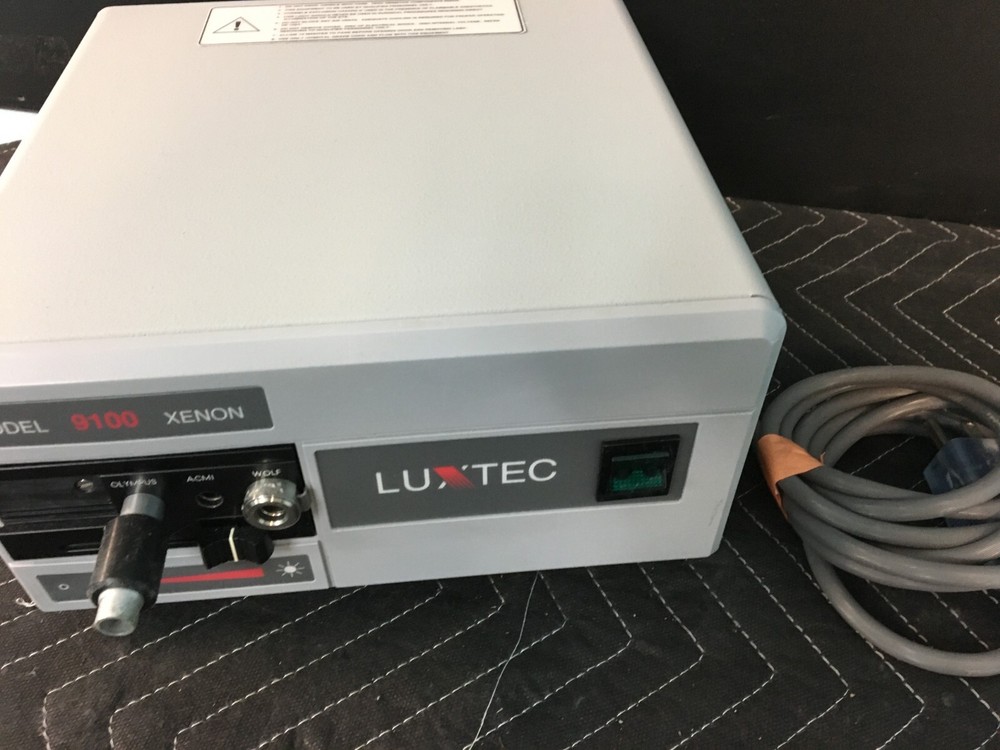 LUXTEC Model 9100 Xenon Light Source