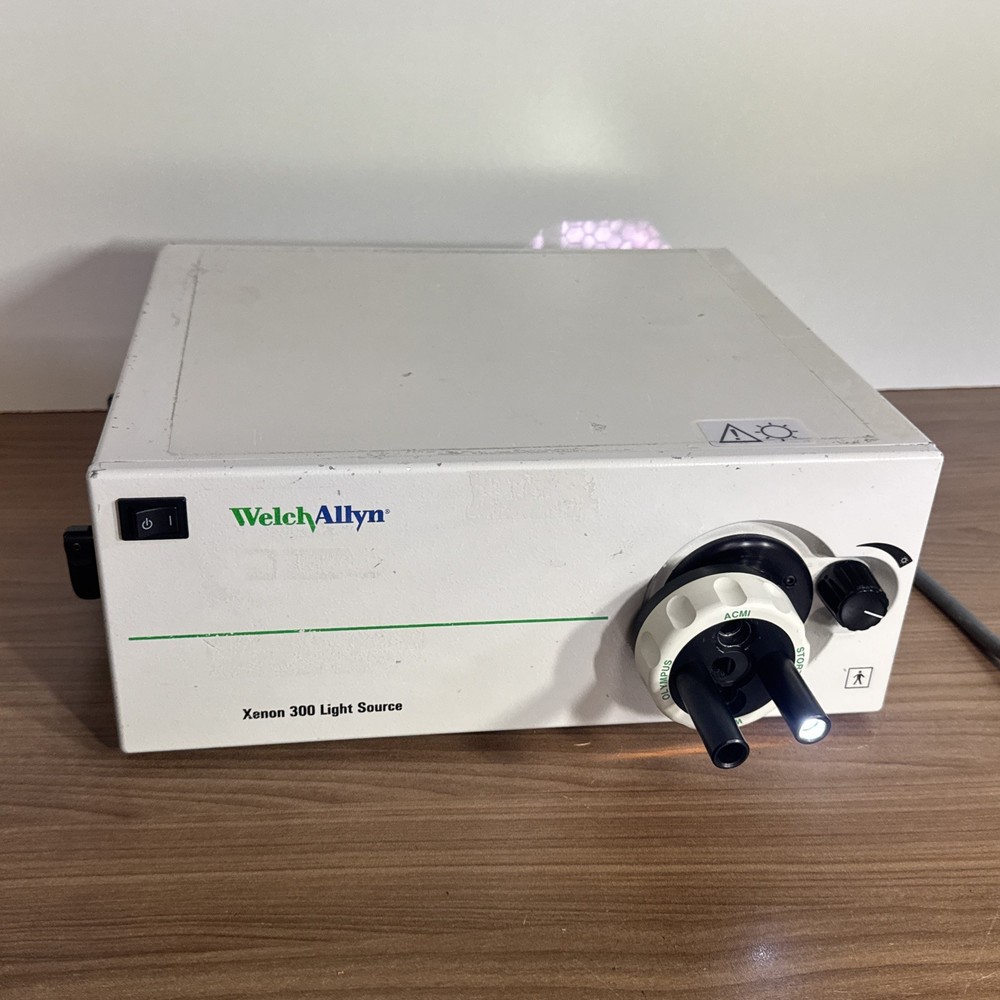 Vintage Welch Allyn Xenon 300 Surgical Light Source Illuminator + Handle