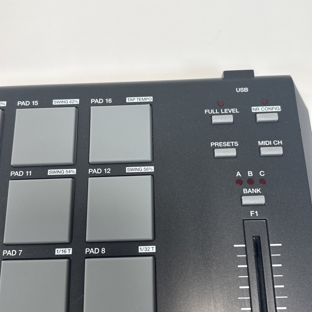 AKAI Professional MPD18 Compact USB MIDI Pad Controller - No Cords