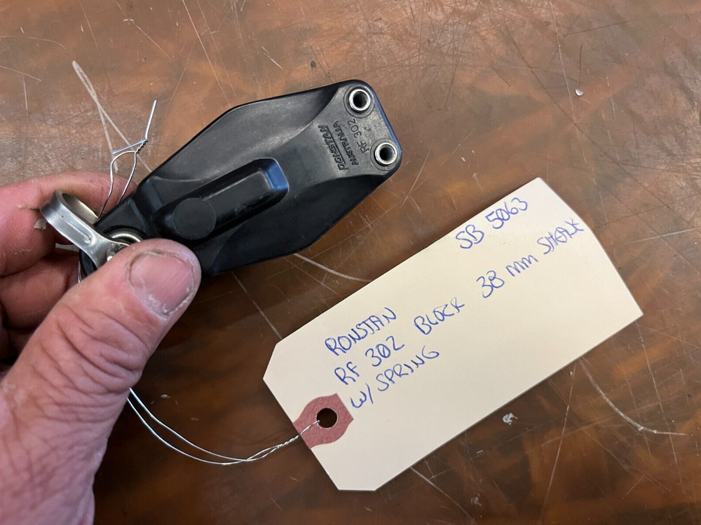 RONSTAN RF 302 BLOCK 38 mm SHEAVE WITH SPRING