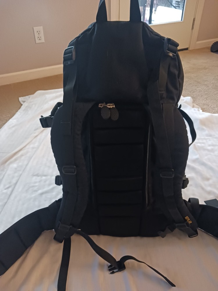 Vortex Snowboard/ski Black Backpack Back Zipper Access