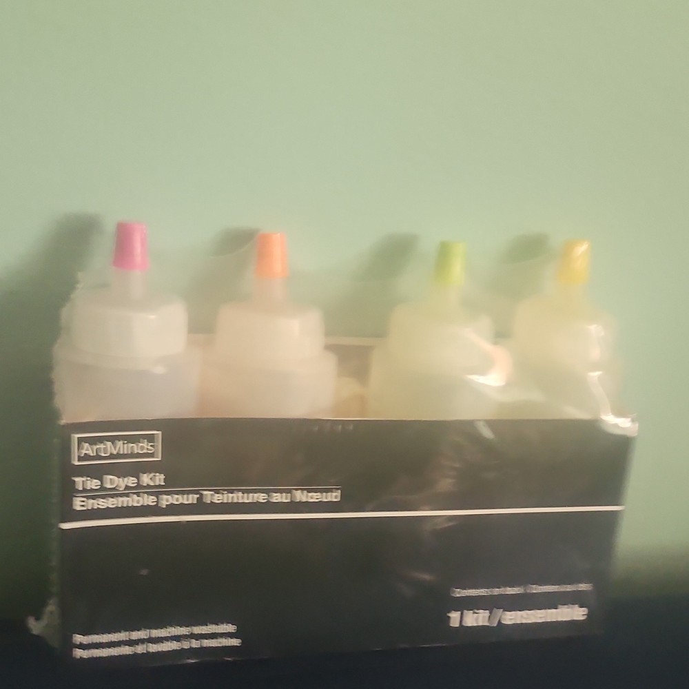 ArtMinds Tie-Dye Kit Squeeze Bottle Permanent Machine Washable