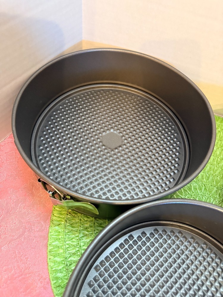 Three Piece Non Stick Spring Form Cake Pan Set Three Different Sizes
